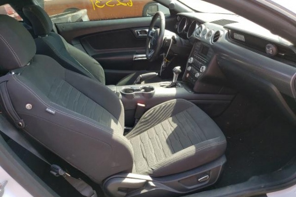 фото Ford Mustang