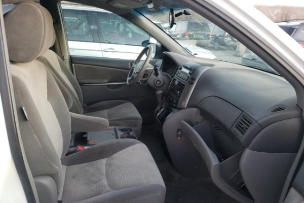 фото TOYOTA SIENNA