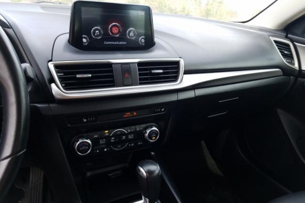 фото Mazda 3 TOURING