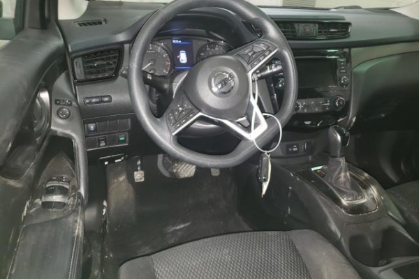 фото Nissan ROGUE SPORT S