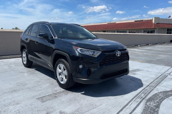 фото Toyota RAV4 XLE