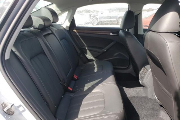 фото Volkswagen Passat SEL