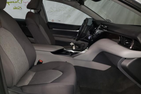 фото Toyota Camry LE