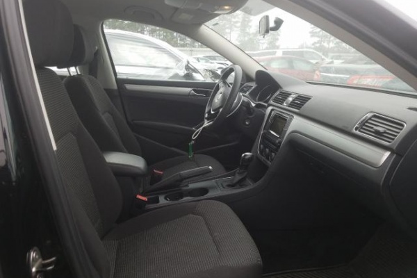 фото Volkswagen Passat S