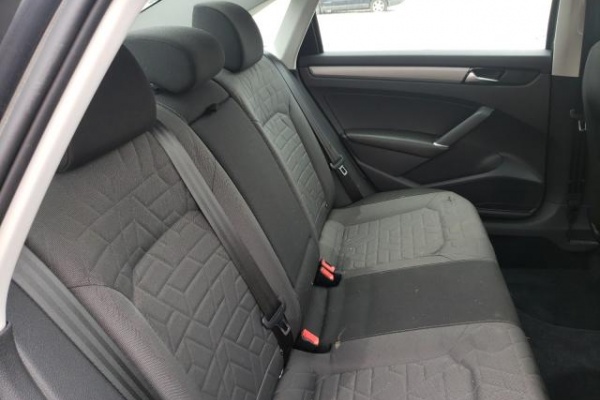 фото Volkswagen Passat S