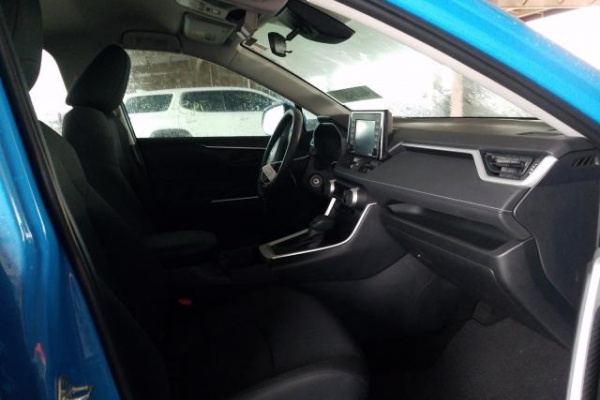 фото Toyota RAV4 LE