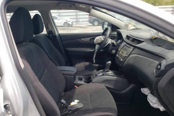 фото Nissan Rogue SPORT S