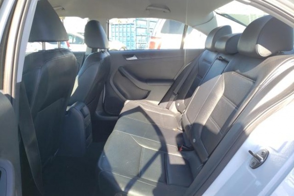 фото Volkswagen Jetta SE