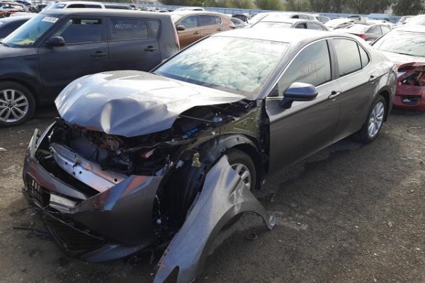 фото Toyota Camry LE