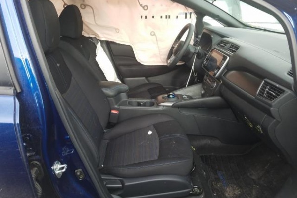 фото Nissan Leaf S