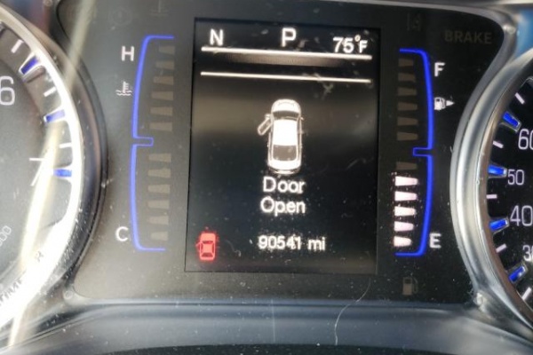 фото Chrysler 200 LIMITED