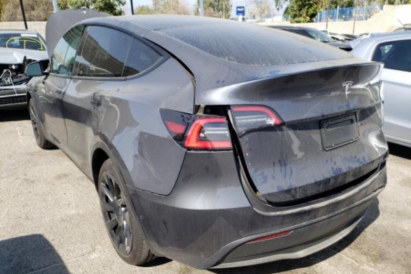 фото Tesla MODEL Y