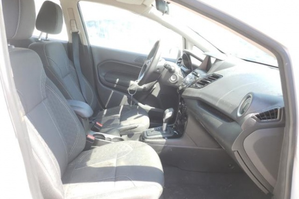 фото Ford Fiesta SE