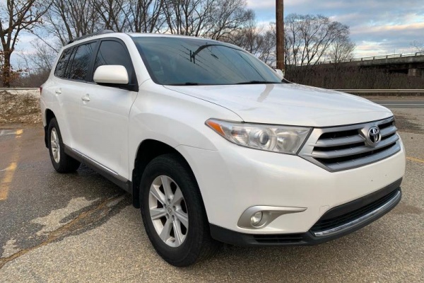 фото Toyota HIGHLANDER BASE