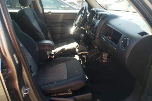 фото jeep PATRIOT SPORT