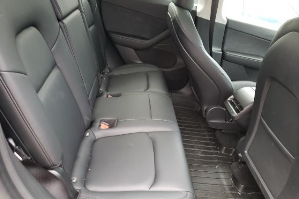 фото Tesla MODEL Y