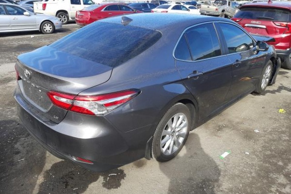 фото Toyota Camry LE