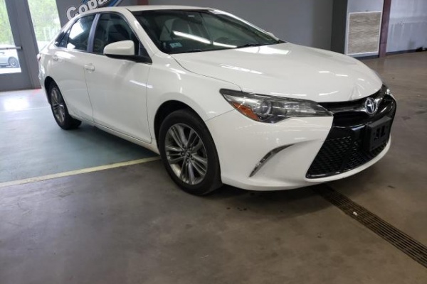 фото Toyota Camry LE