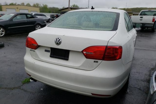 фото Volkswagen Jetta SE