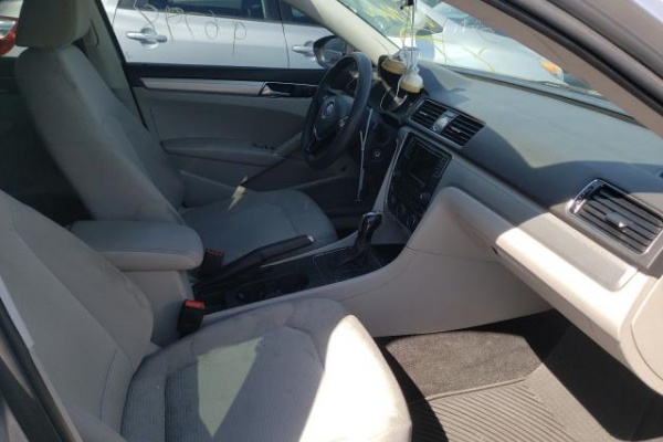 фото Volkswagen Passat S