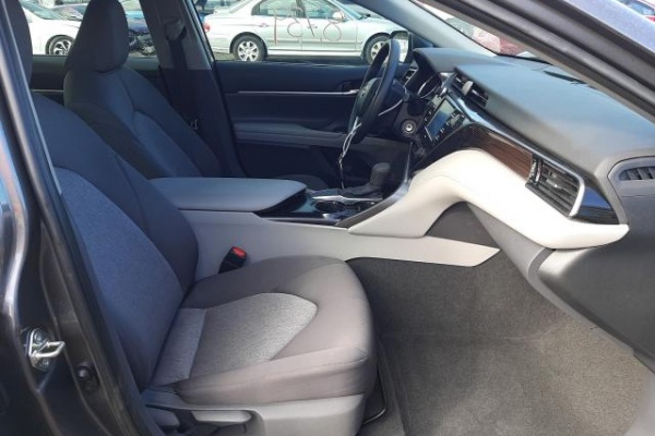 фото Toyota Camry LE