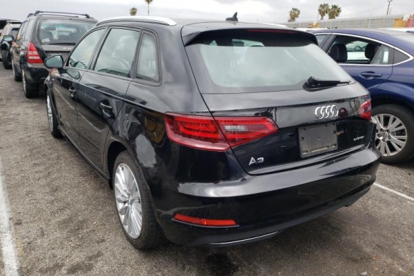 фото Audi A3 E-TRON Premium