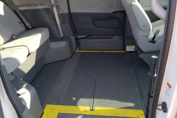 фото TOYOTA SIENNA