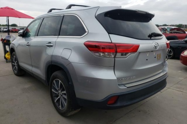 фото Toyota Highlander SE