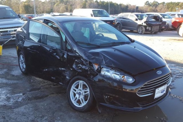 фото Ford Fiesta SE