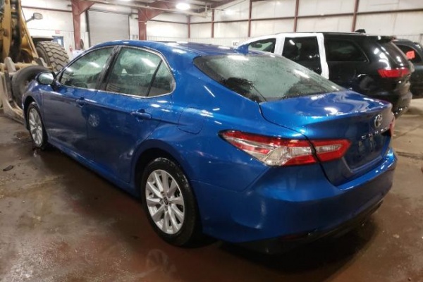 фото Toyota Camry LE