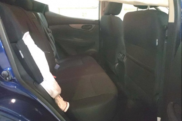 фото Nissan ROGUE SPORT S