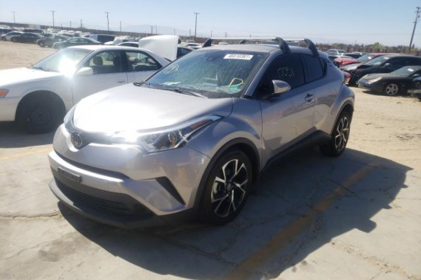 фото TOYOTA C-HR XLE