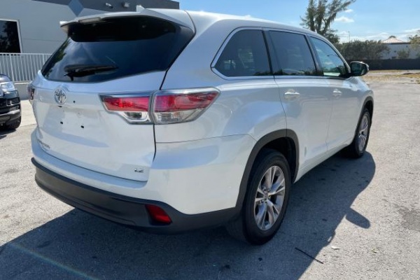 фото Toyota HIGHLANDER LE
