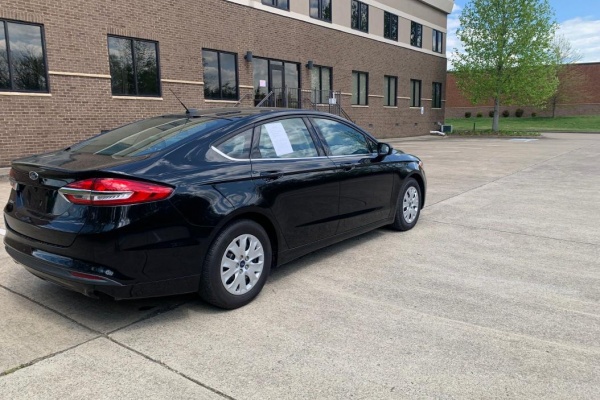 фото Ford Fusion S