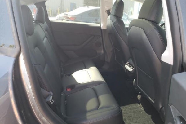 фото Tesla MODEL Y