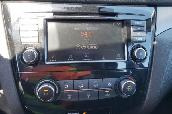 фото Nissan ROGUE SPORT S