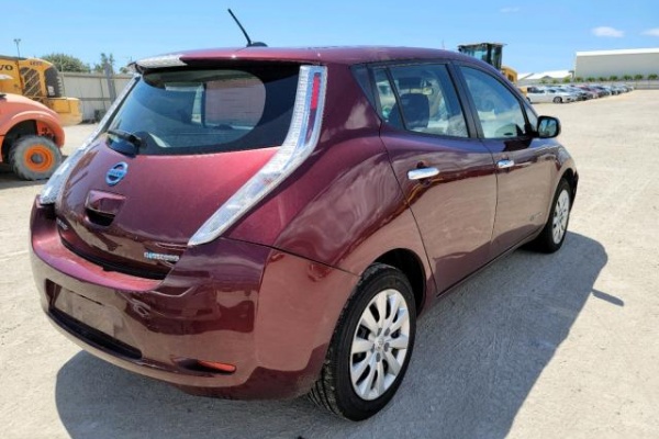 фото Nissan Leaf S