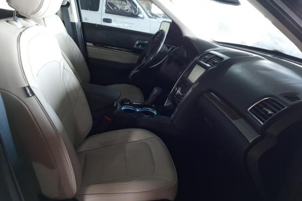 фото Ford Explorer PLATINUM