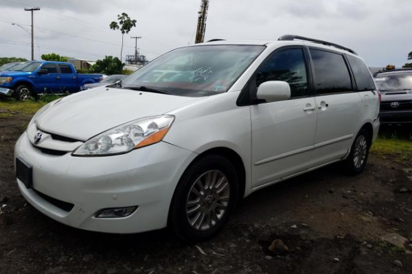 фото TOYOTA SIENNA