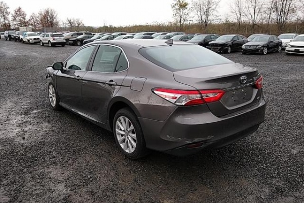 фото Toyota Camry LE