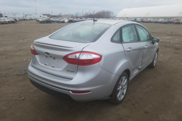 фото Ford Fiesta SE