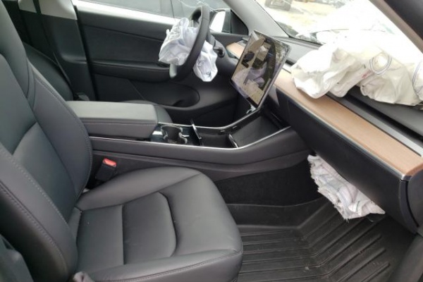 фото Tesla MODEL Y