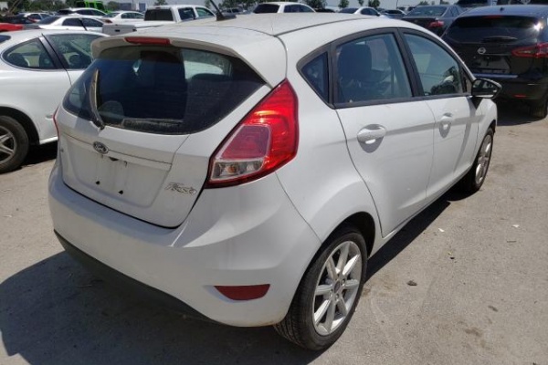 фото Ford Fiesta SE