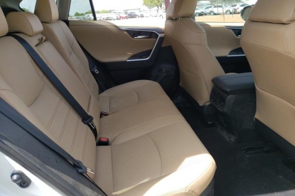 фото Toyota RAV4 HV LIMITED