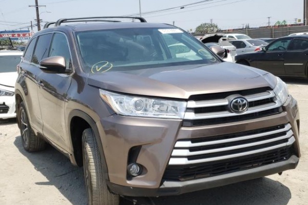 фото Toyota HIGHLANDER LE