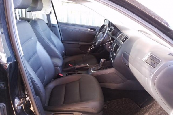 фото Volkswagen Jetta SE