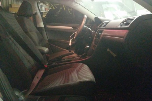 фото Volkswagen Passat S