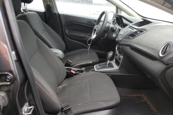 фото Ford Fiesta SE