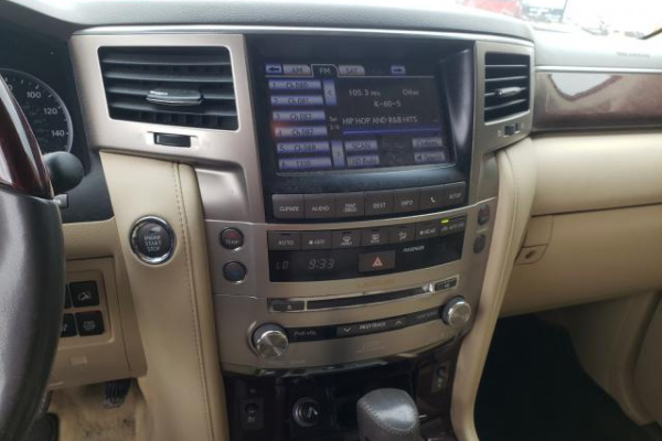 фото LEXUS LX 570