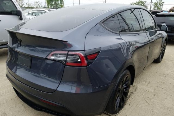 фото Tesla MODEL Y